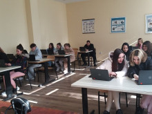 Обучения по компютърна грамотност за младежи в Кюстендил