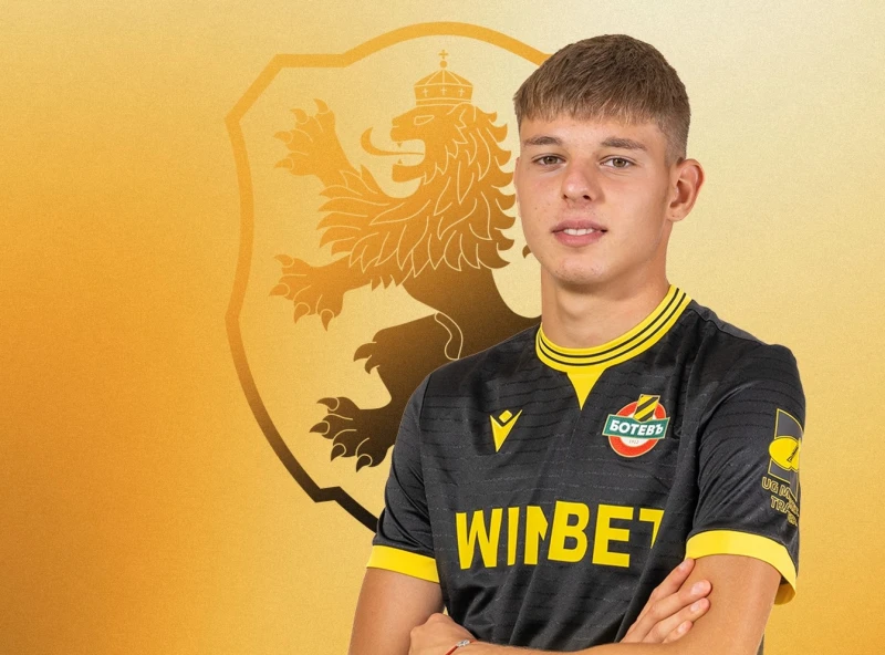 Младата надежда на Ботев Самуил Цонов с повиквателна за България U19