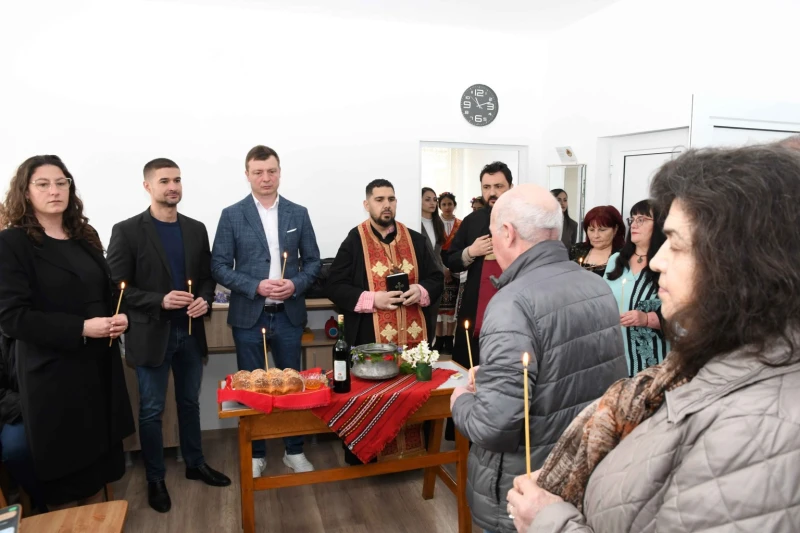 В старозагорското село Дълбоки откриха реновирания пенсионерски клуб с тържествена церемония