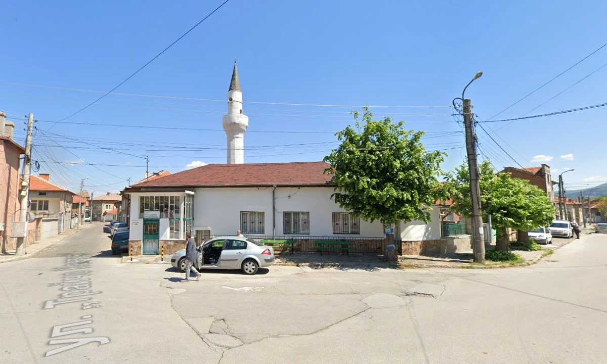 Две жени откраднаха 970 евро от посетителки на джамия в Пловдивско