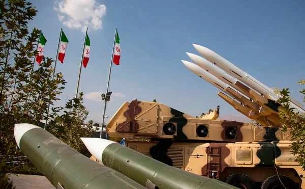 Иран разположи нова ракетна система ''Nasrallah'' срещу петролни рафинерии в Израел