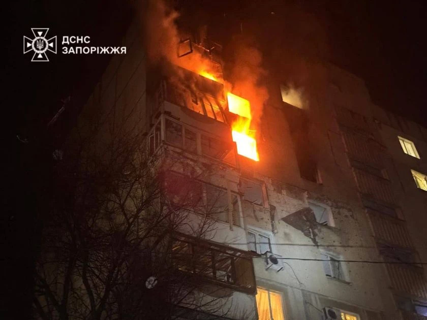 Жена загина, а няколко жилищни сгради са разрушени след руска атака в Запорожие