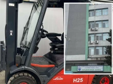 Мотокар премаза крака на работник в Ахелой