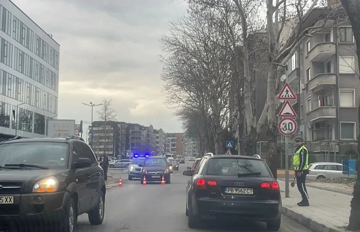 Кола връхлетя върху пешеходец в Кючука
