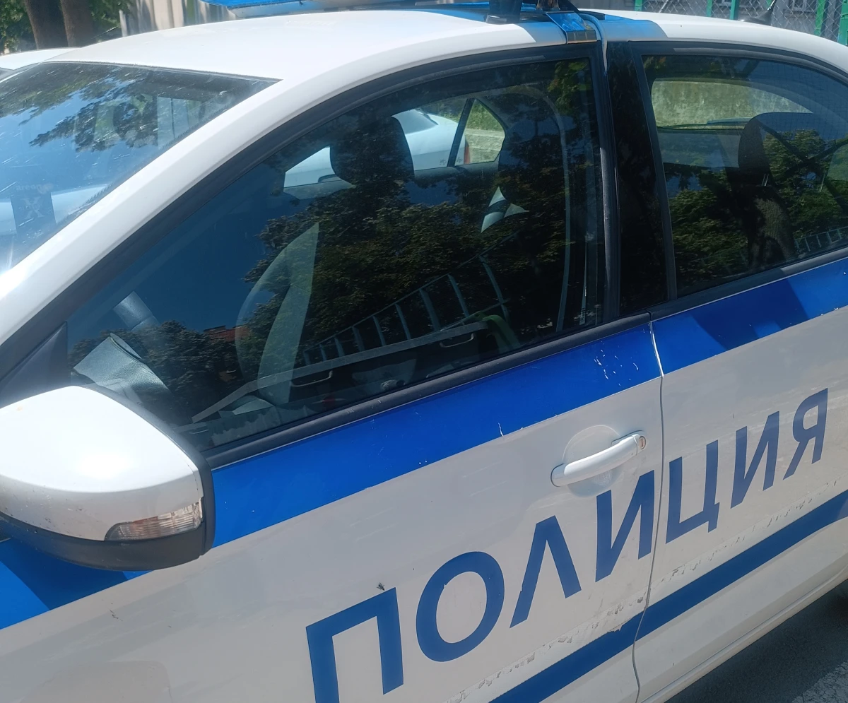 Полицията разби нерегламентирана продажба на цигари в село Черна гора