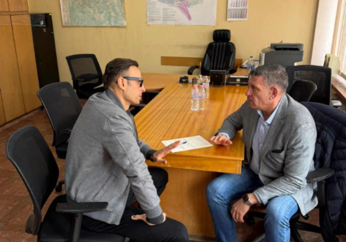 На Бербатов няма да му се размине: Глобиха го заради пистолета в колата