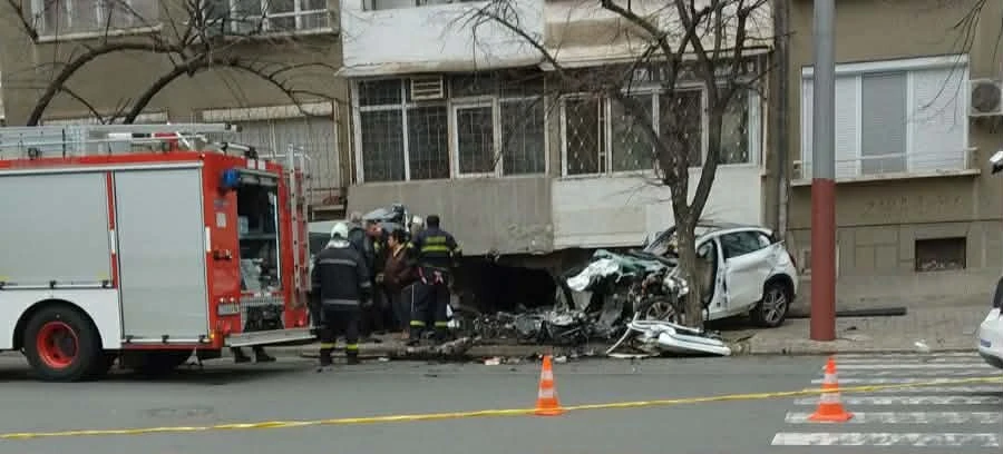 Зверска катастрофа в Стара Загора прати двама в болница