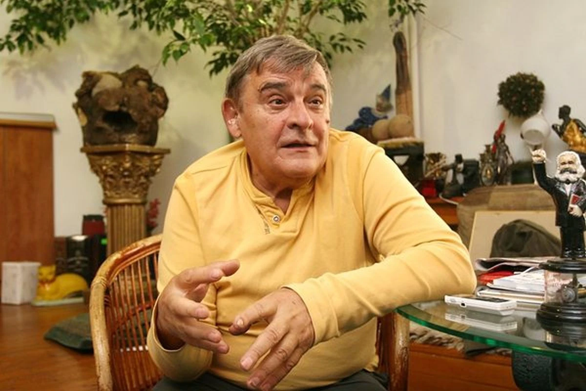 Роден е на днешния ден преди 85 години