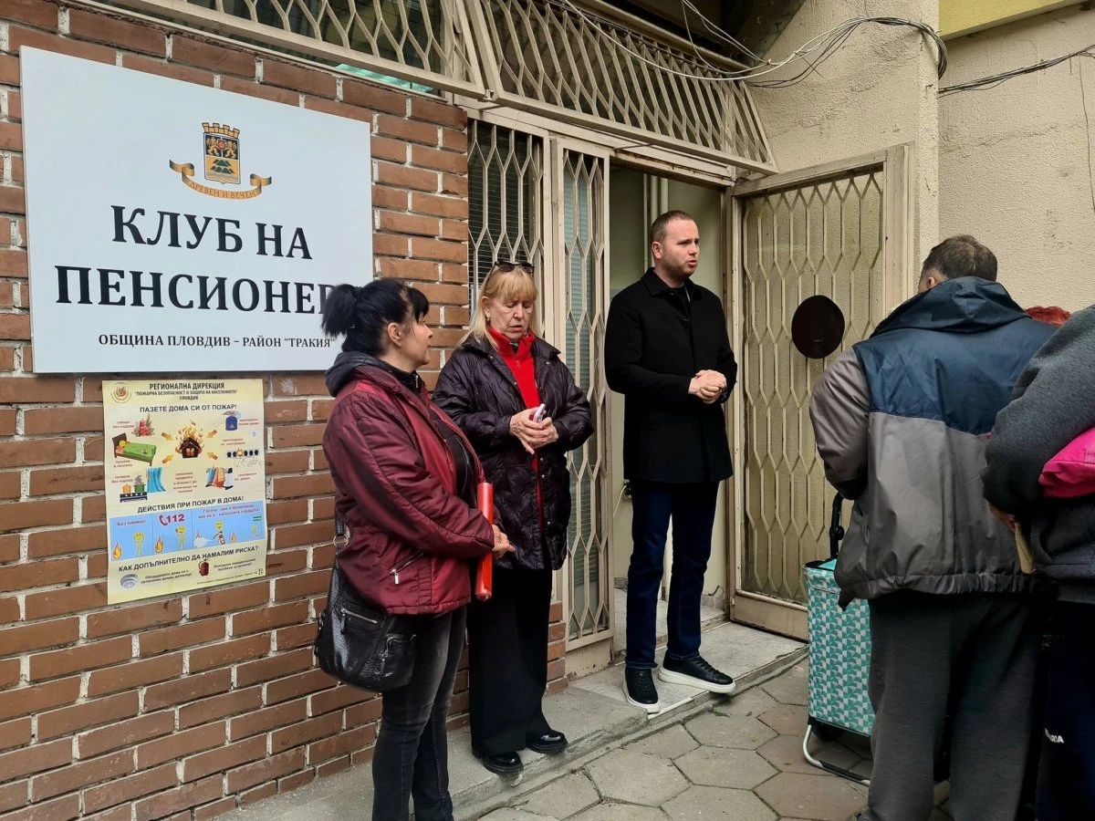 В "Тракия" откриха пункт на БЧК за раздаване на хранителни пакети на нуждаещи се