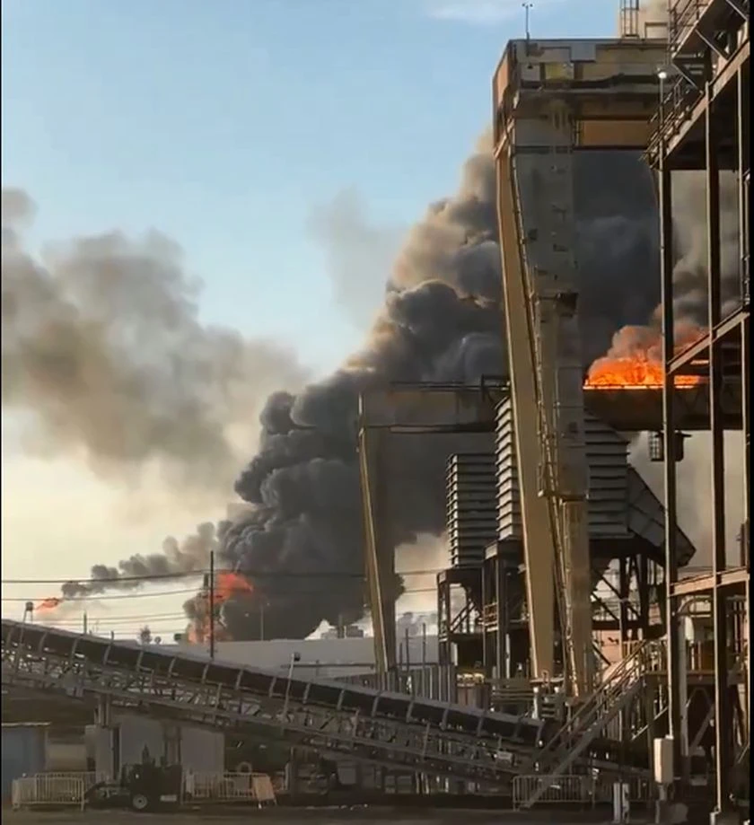 Взрив в рафинерия в Тексас, избухна огромен пожар