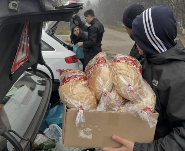Учениците от СУ Св Софроний Врачански – Пловдив помогнаха с хранителни