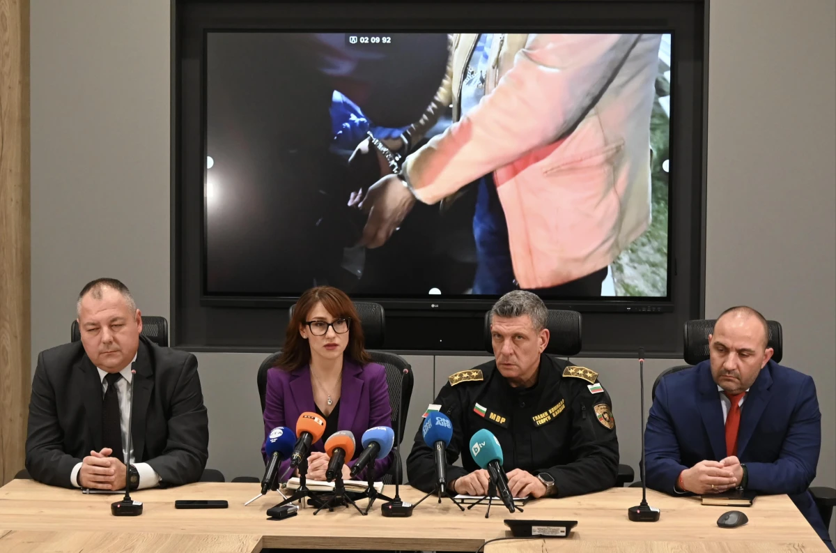 Полицията за откритата огромна сума фалшиво евро: Разбита е печатницата за пари в Румъния