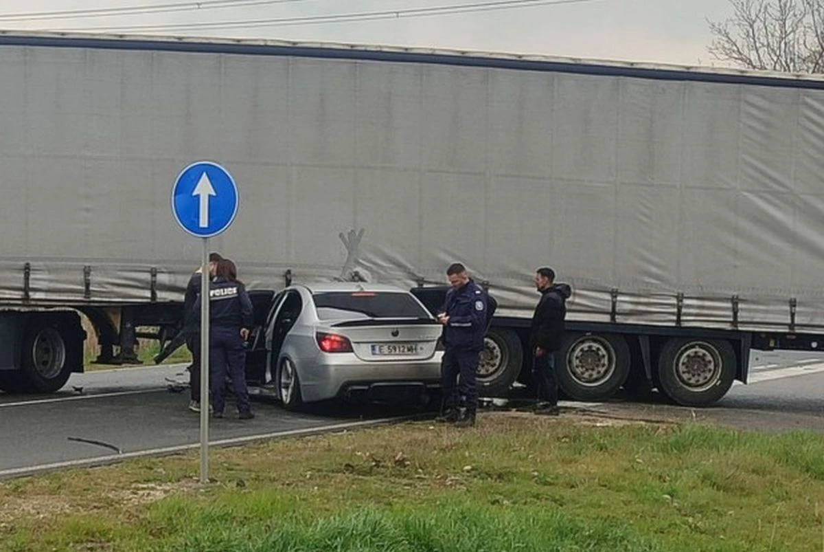 Младеж остана завинаги на 21 след ПТП-то край Садово, шофьорите са невредими