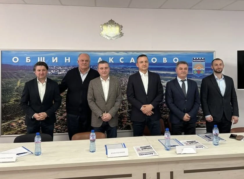 Кандидати за депутати от ГЕРБ - СДС обсъдиха приоритетни инвестиции с кмета на Аксаково и областния координатор Иван Портних 