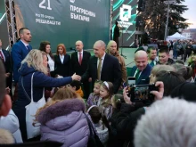 Радев: Нека проверим, как има хора, които цял живот са били на държавна заплата, а живеят в огромни палати - не един и не два
