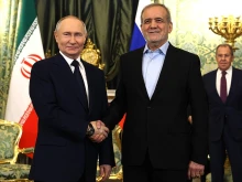 FT: Русия прехвърля дронове, лекарства и храни на Иран