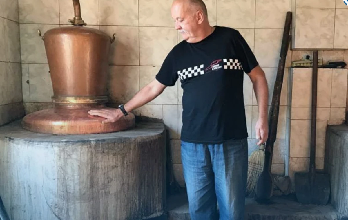Важно за всички ракиджии в България: НАП с предупреждение за акциза върху домашната ракия