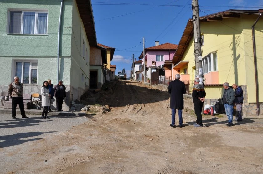 Стартираха ремонти в Бачево и Разлог