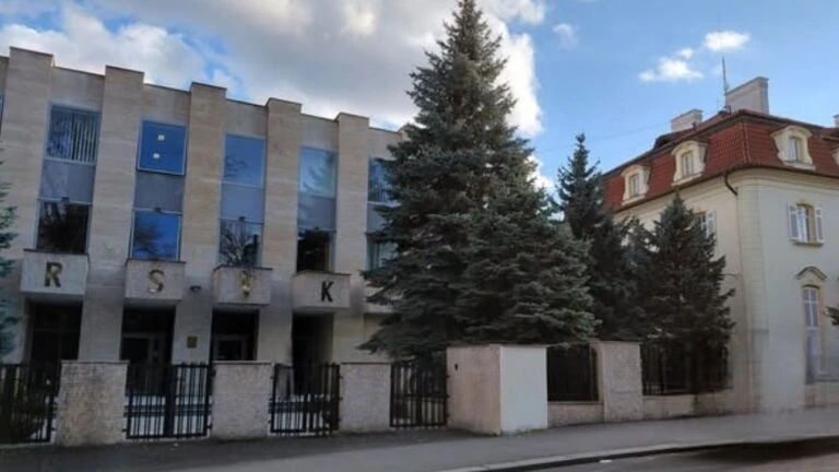 Руският културен дом в Прага е бил замерян с коктейли "Молотов"