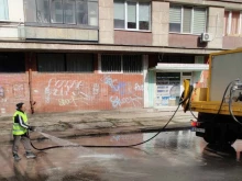 Машини мият ключови булеварди и над 20 улици в Русе