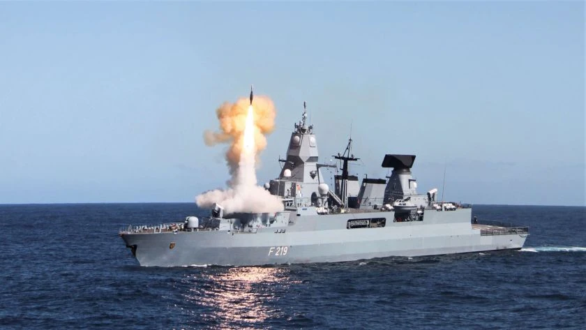 Telegraph: Лондон взема назаем боен кораб от Германия, за да изпълнява задълженията си за НАТО