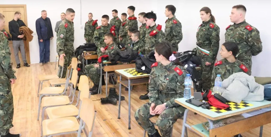 Млади патриоти от Габрово се готвят за военна кариера в ученически отряд