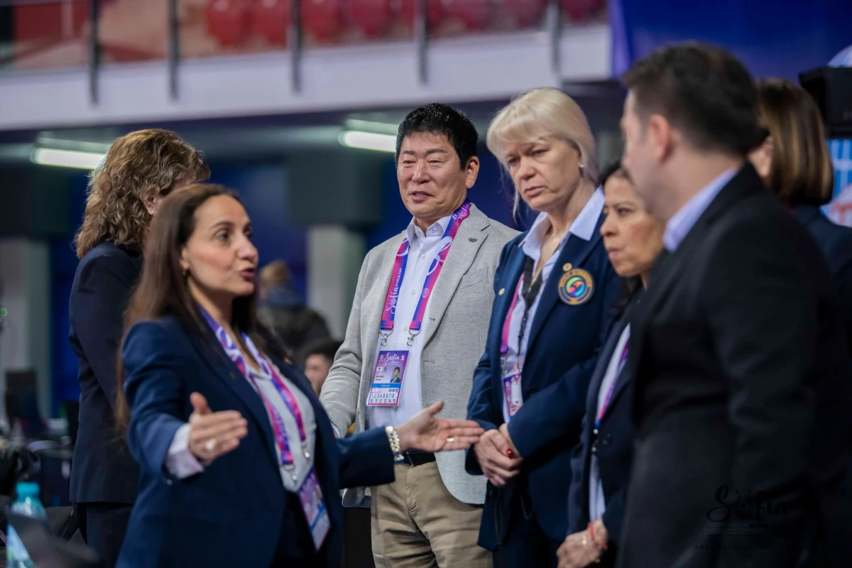 Президентът на световната гимнастика откри Световната купа в София на български език