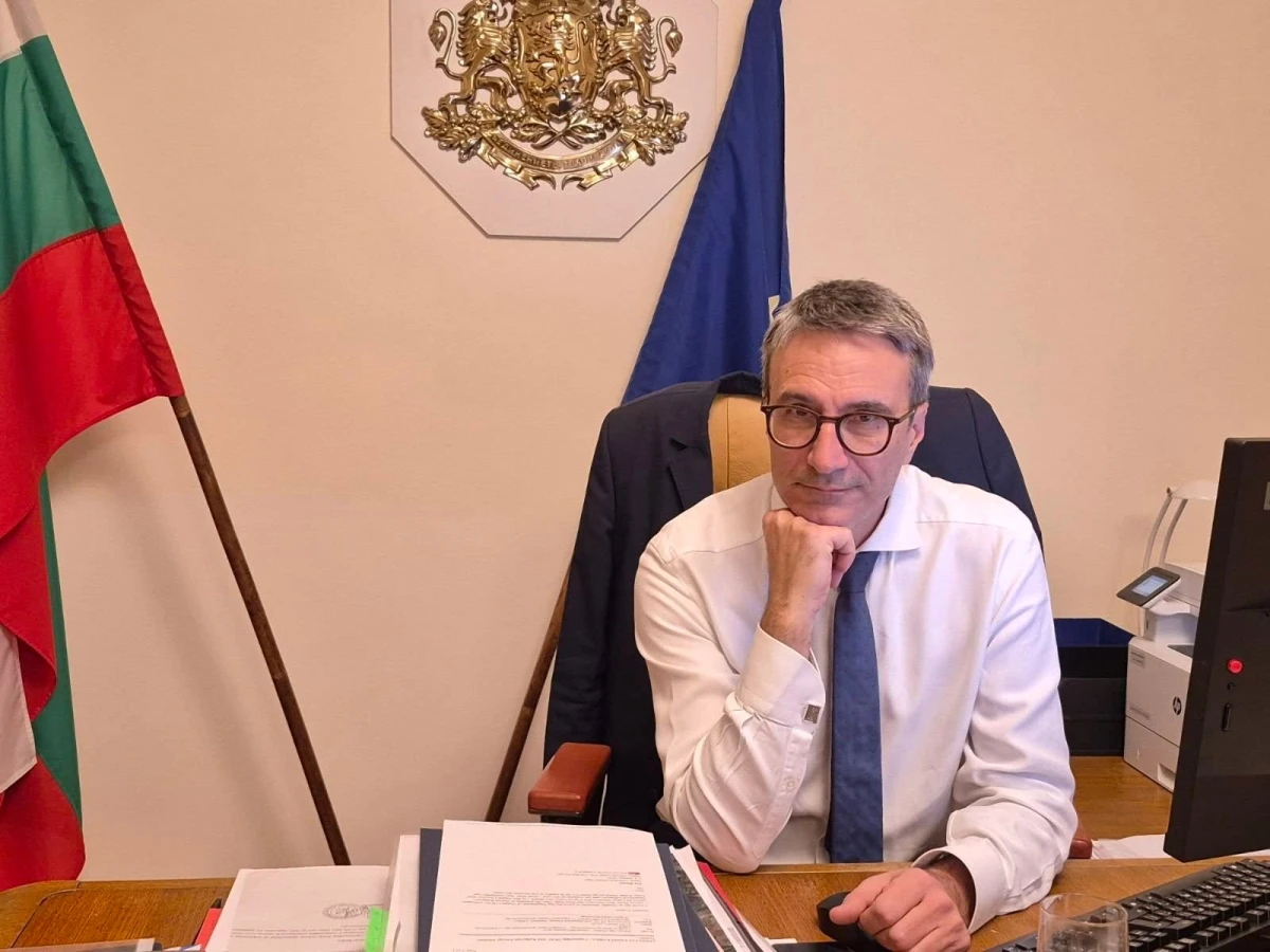Трайков подписа над 160 допълнителни споразумения за стотици милиони евро по ПВУ