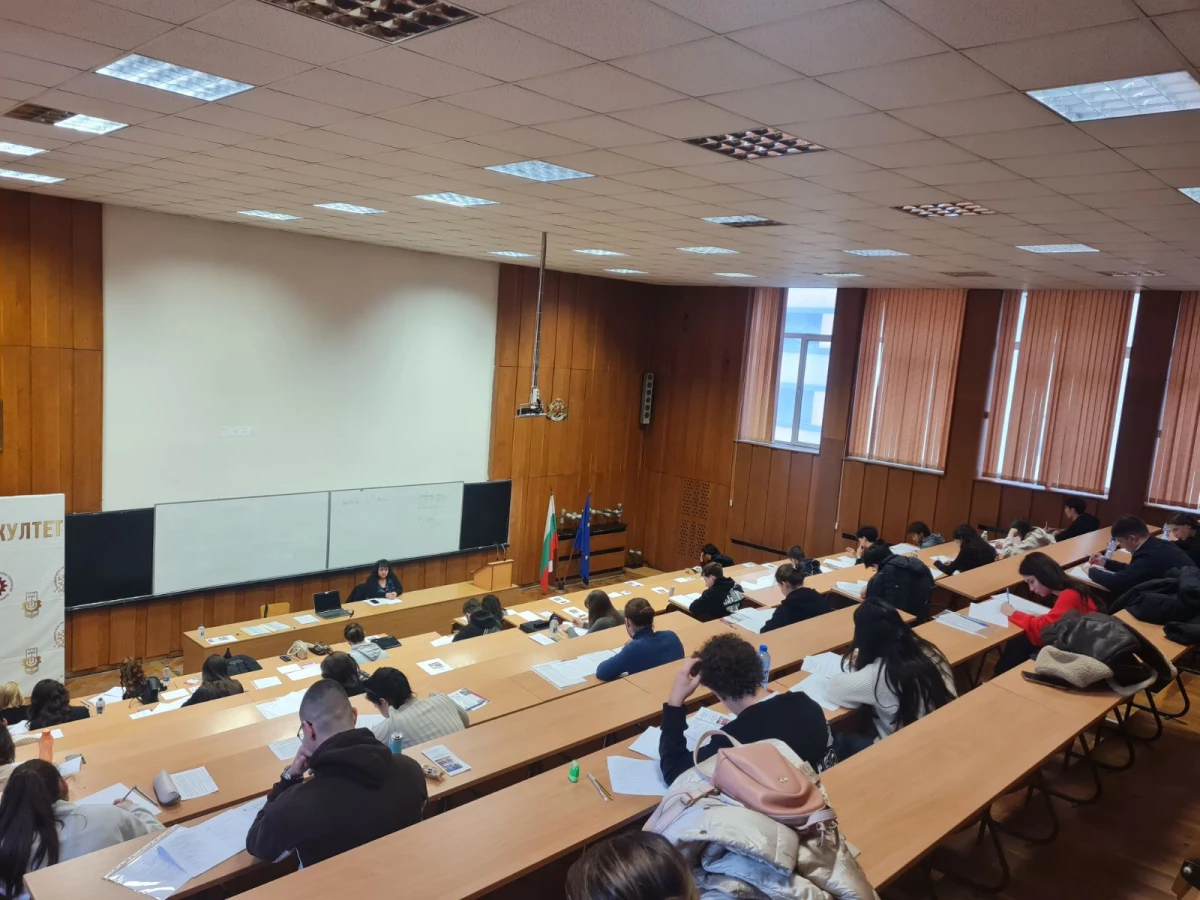 Младежи от цялата страна участваха във втората пробна матура по математика в УХТ-Пловдив
