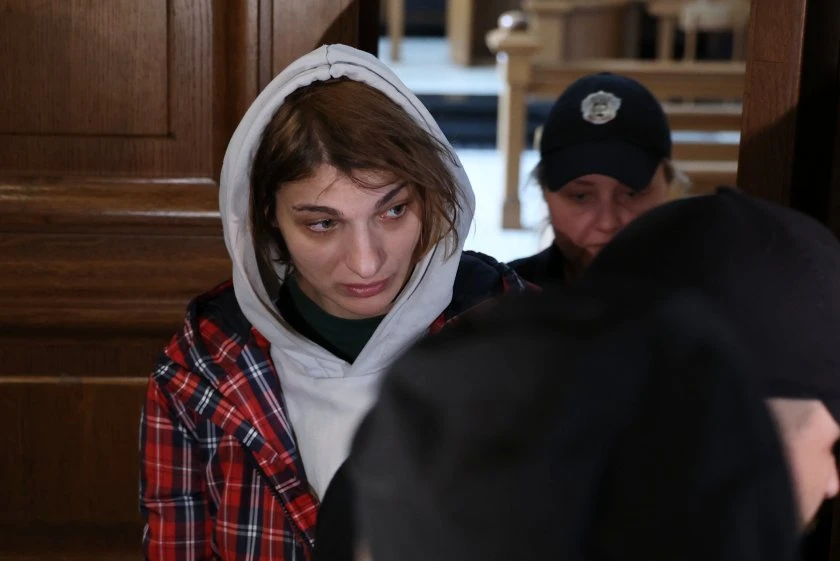 Галина, която наръга 4-ма в София, остава в ареста