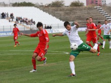 България остана в играта