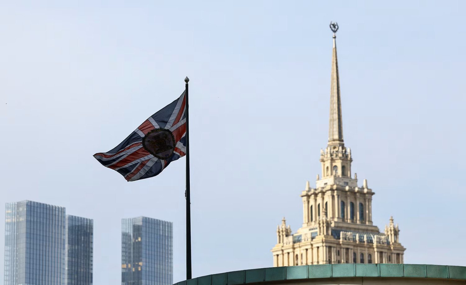 Русия експулсира британски дипломат когото Москва обвинява в шпионаж предава