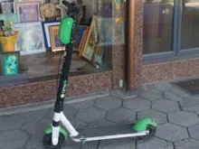 Младежи пострадаха при инцидент с електрическа тротинетка в Сандански