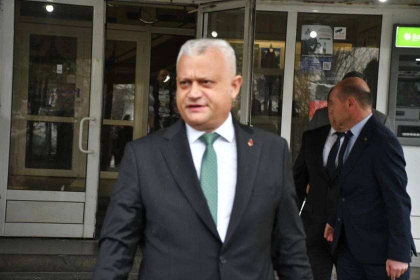 Емил Дечев: Нетърпимо е такова мишкуване и тихо хрупане на сиренце от мандрата на Пепи Еврото