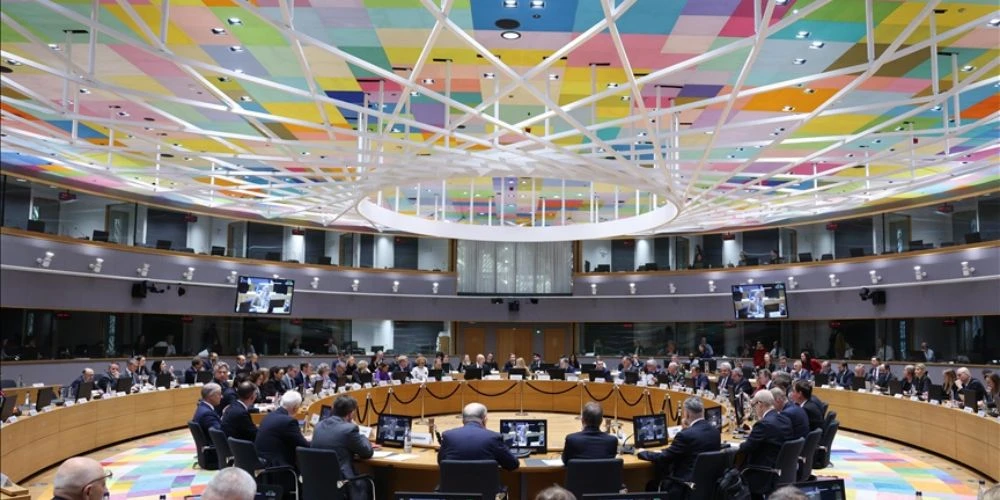 ЕС удължи санкциите срещу Иран с една година