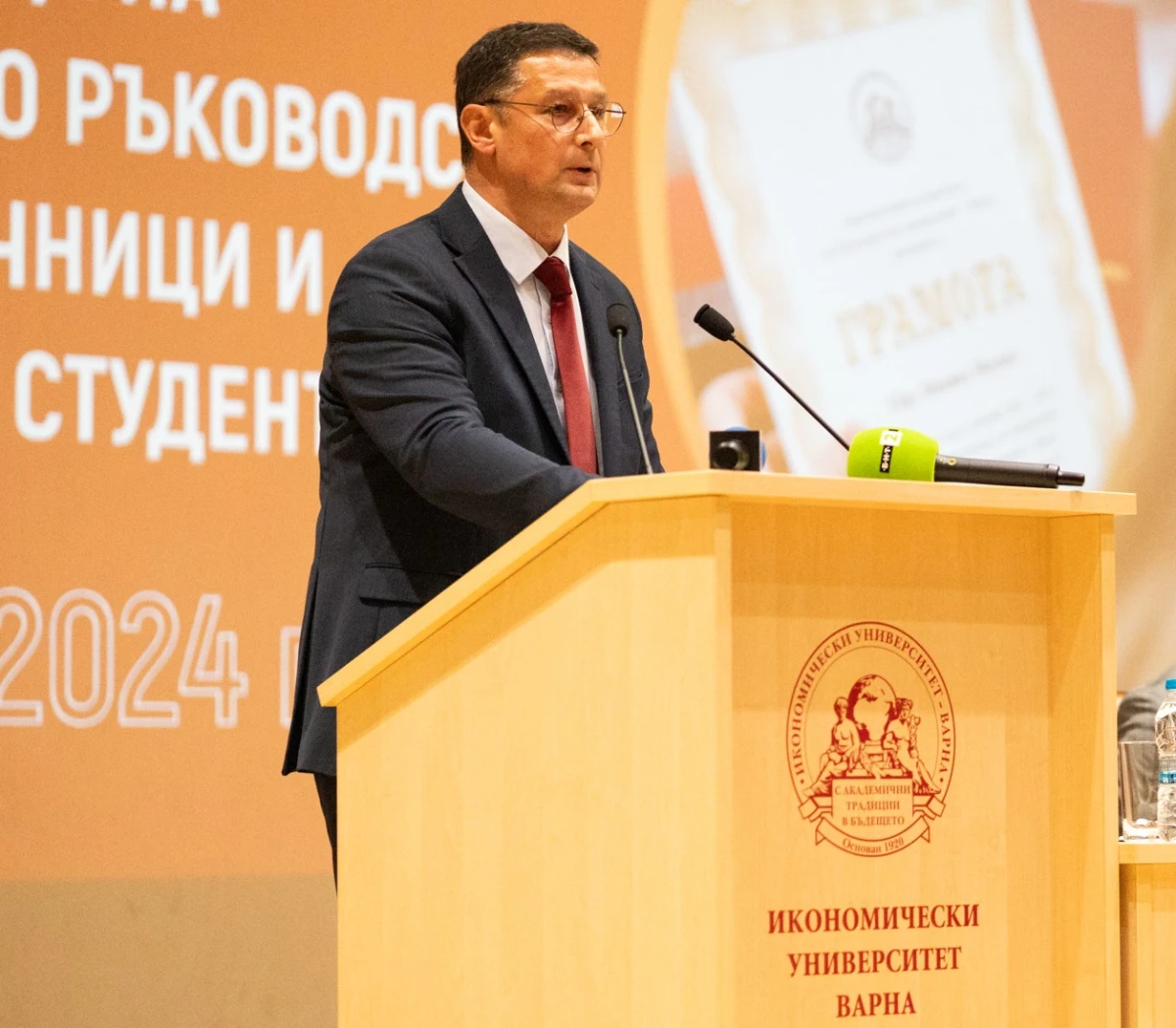 Ректорът на ИУ – Варна проф. д-р Евгени Станимиров получи голямо признание