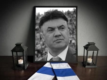 Левски откри траурен кът за Боби Михайлов