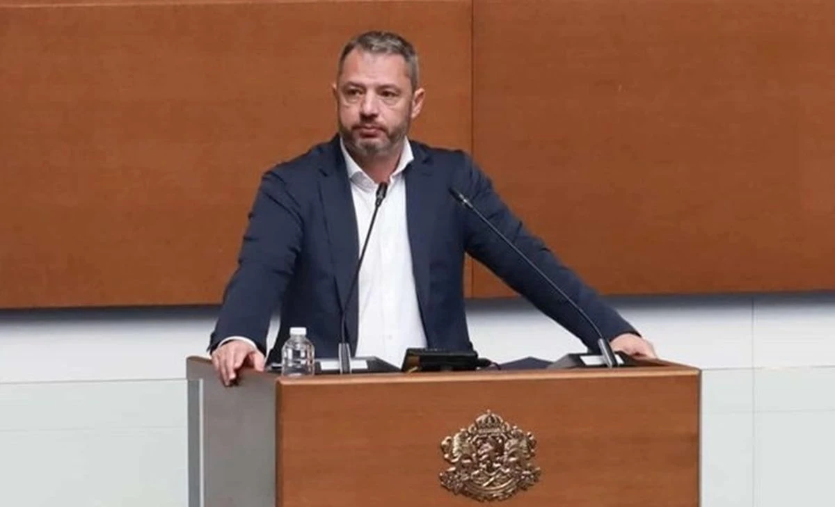 Делян Добрев: Служебният кабинет на ПП-ДБ скри от парламента споразумението с Украйна