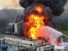 Мощни експлозии в нефтопреработвателния завод в Уфа, бушува голям пожар