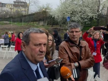 Програмата с помощи по 20 евро за гориво ще продължи и през април