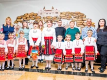Магията на Лазаровден: Вижте как пъстри носии и усмивки озариха Нова Загора