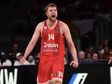 Голям Александър Везенков изведе Олимпиакос на върха в Евролигата