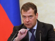 "Тръмп трябва да се прави, че всичко е наред иначе положението ще е цугцванг в партия с трима играчи": Медведев за примирието между САЩ и Иран