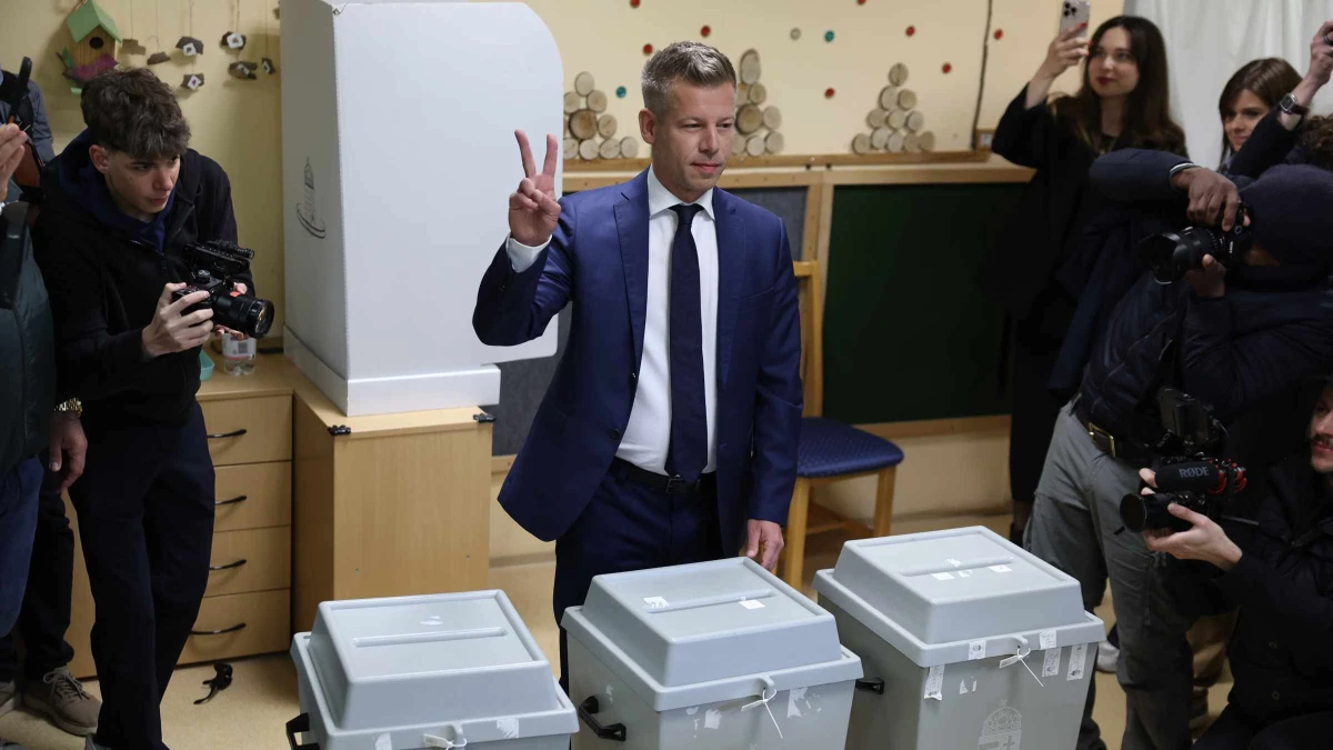 Петер Мадяр председателят на партия Тиса гласува в неделя сутринта предава