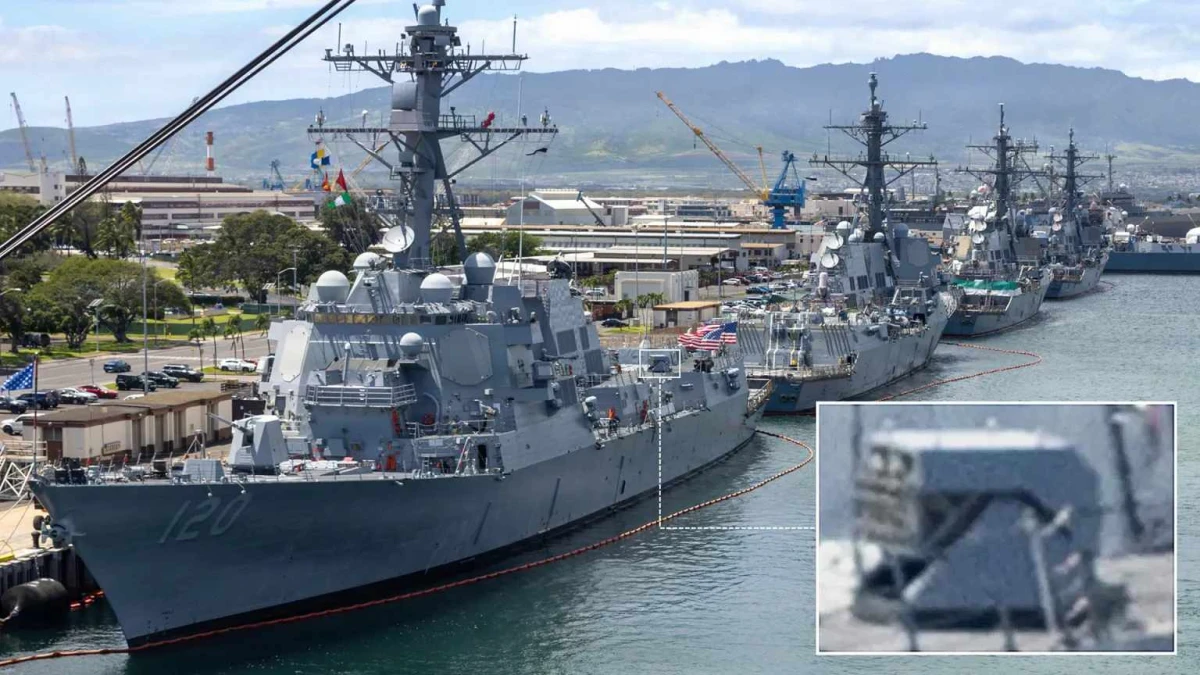 Неизвестна пускова установка е забелязана на разрушителя USS Carl M