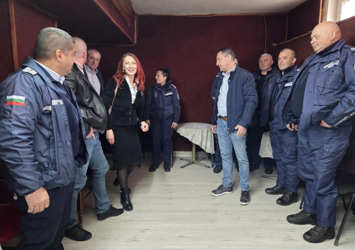 Зад униформата стои човек а зад цифрите в докладите