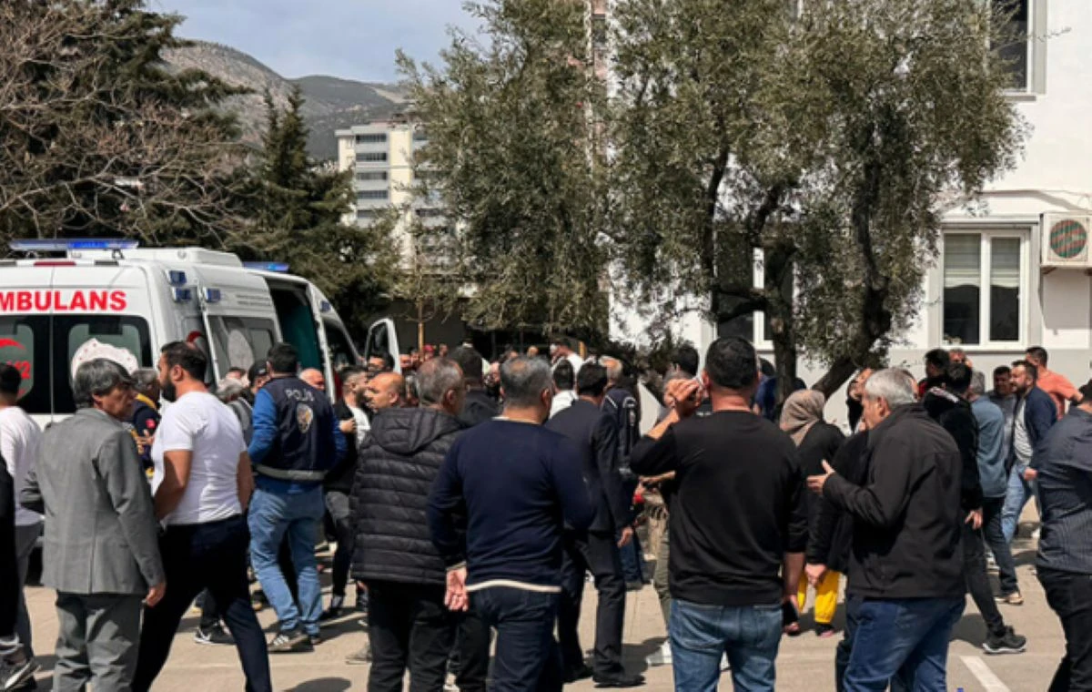 83 души са задържани във връзка с двете стрелби в