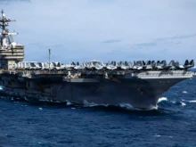 USS George HW Bush променя маршрута си, за да избегне Баб ал-Мандеб