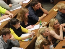 Златна възможност за мнозина младежи: Обединеното кралство отново ще е част от "Еразъм+"