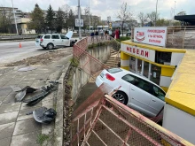 Тежка катастрофа в Шумен, автомобил се вряза в магазин